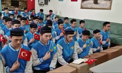 Kazakistan'da öğrenciler Türkiye için Kur'an okuyup dua etti