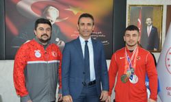 Türkiye Şampiyonu Karaca Özdemir’i ziyaret etti