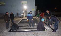 Deprem bölgesine gönderilmek üzere konteyner hazırlanıyor