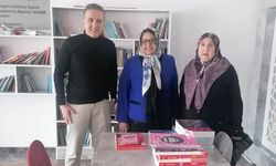 Atlı’dan depremzedelere ve öğretmenevine kitap hediyesi