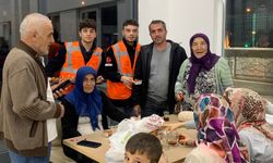 AK Parti Gençlik Kolları depremzedelerle bir arada