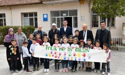 İlkokulu öğrencilerinden "İyilik Yap, İzi Kalsın" kampanyası