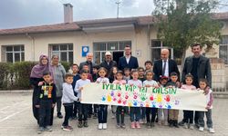 Simit ve çikolata paralarını depremzede öğrenciler için biriktirdiler