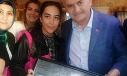Ressam Gülhan Kartal’dan Binali Yıldırım’a hediye