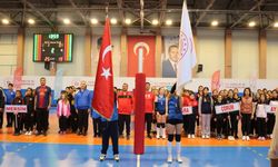 Voleybol müsabakalarında yarı final heyecanı