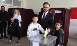 Milletvekili adayı Yanar oyunu kullandı