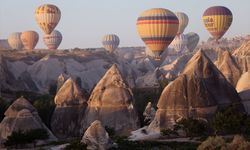 Turistler Kapadokya'yı gökyüzünden keşfediyor