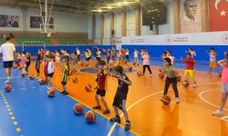 Yaz spor okulunda basketbola yoğun ilgi