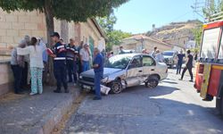 Nevşehir'de minibüsün çarptığı iki yayadan biri öldü, park halindeki 6 araç hasar gördü