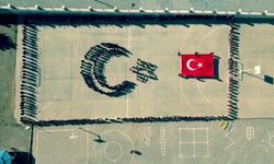 İstiklal Ortaokulu öğrencilerinden 100. yıl koreografisi (video)