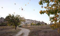 Kapadokya sonbahar renkleriyle turistlerin ilgisini çekiyor (video)