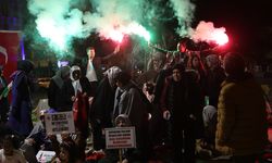 Filistin'e destek için "karanlığa meşale yakın" eylemi