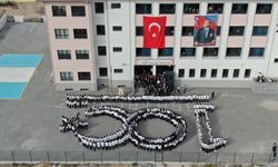 Öğrencilerden 100. yıla özel koreografi gösterisi (video)