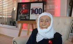Cumhuriyetle yaşıt Makbule Dalcı Cumhuriyet Fotoğrafları Sergisi’ne katıldı