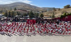 Altınyıldız’da ilköğretim öğrencilerinden Cumhuriyet Güneşi Gösterisi