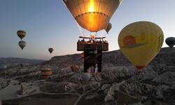 Sıcak hava balonları LÖSEV pankartları ile uçtu (video)