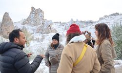 Turistler karlı Kapadokya’ya uyandı