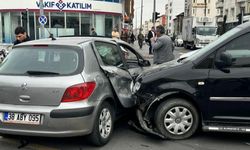 Borsa Kavşağı’nda maddi hasarlı kaza