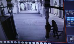 Camideki yardım kutusunu çalan hırsız yakalandı (video)