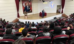 Mehmet Baki Öztürk’ten lise öğrencilerine konferans