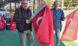 Güzelyurt Mahallesi Türk bayraklarıyla donatılıyor