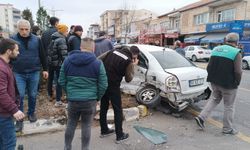 Karabacakta 2 araçlı kaza: 3 yaralı