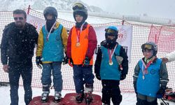 Altınyıldızlı kayakçılar Kayseri’de il derecelerini topladı