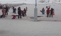 Kavaklı kadınlar Erciyes’te kayak yapmanın keyfine vardı