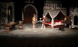Tiyatro oyunu “Tarla Kuşuydu Juliet” NEVÜ’de sahnelendi