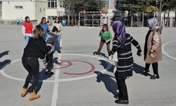 Geleneksel çocuk oyunları yeniden hayat buluyor