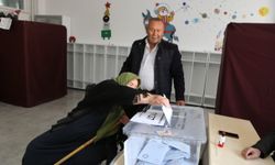 Nevşehir'de hasta veya engelliler ekiplerin yardımıyla oylarını kullandı
