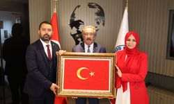 Başkan Sarıtaş’a Türk bayraklı hayırlı olsun ziyareti