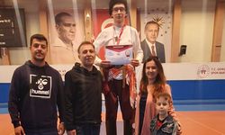 Simya Koleji öğrencisi okçulukta şampiyon