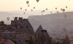 Kapadokya'ya gelen 8 turistten biri balona bindi