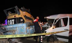 Traktör ile minibüs çarpıştı: 2'si ağır 10 yaralı