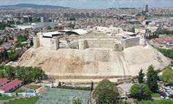 Depremde zarar gören Gaziantep Kalesi'nde restorasyonun yıl sonunda tamamlanması hedefleniyor
