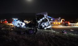 Zincirleme trafik kazası: 3 ölü, 4 yaralı