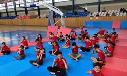 Avanos’taki çocuklar yaz spor okullarında eğleniyor