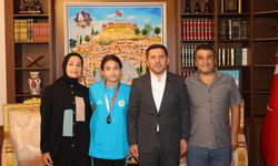 Türkiye Şampiyonu Buğlem Kılıç, Başkan Arı’yı ziyaret etti