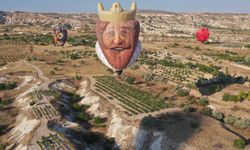 Figürlü sıcak hava balonları gökyüzünü şenlendirdi