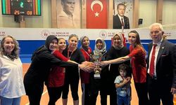 İl Sağlık Müdürlüğü Bayanlar Voleybol Takımı şampiyon oldu