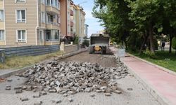 Belediye yol ve yaya kaldırımlarını yeniliyor