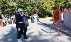 Cumhuriyet Bayramı çelenk sunma töreni gerçekleştirildi