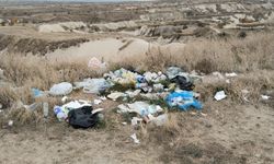 Uçhisar’da yol kenarları çöplüğe döndü