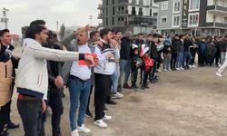 Nevşehir'deki Suriyeliler Esed rejiminin indirilişini halay çekerek kutladı