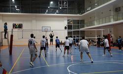 Haluk Nur Baki Yurdu voleybol turnuva birincisi oldu