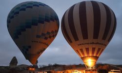 Turistler yılın ilk güneş doğuşunu sıcak hava balonlarından izledi