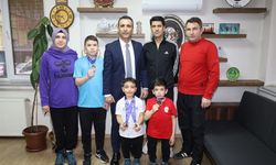 Badminton sporcularından İl Müdürü Özdemir’e ziyaret