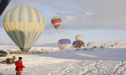 Kapadokya'da balon turuna kar engeli