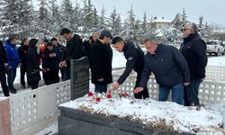 Nevşehir’de depremzedeler kabirleri başında anıldı